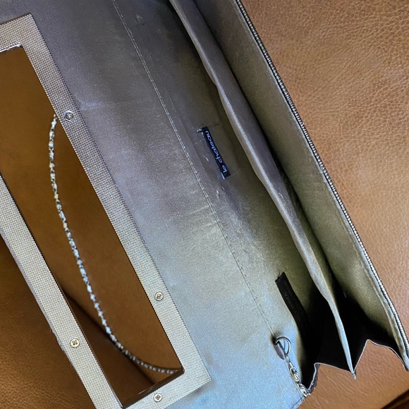 🍒 3 for $10 sale 🍒 Silver metallic clutch - Picture 4 of 4